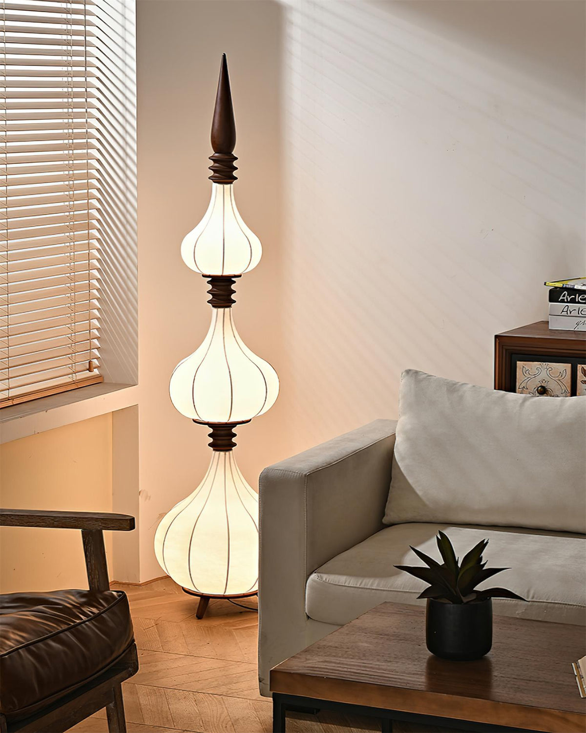 Pagoda lampa stojąca