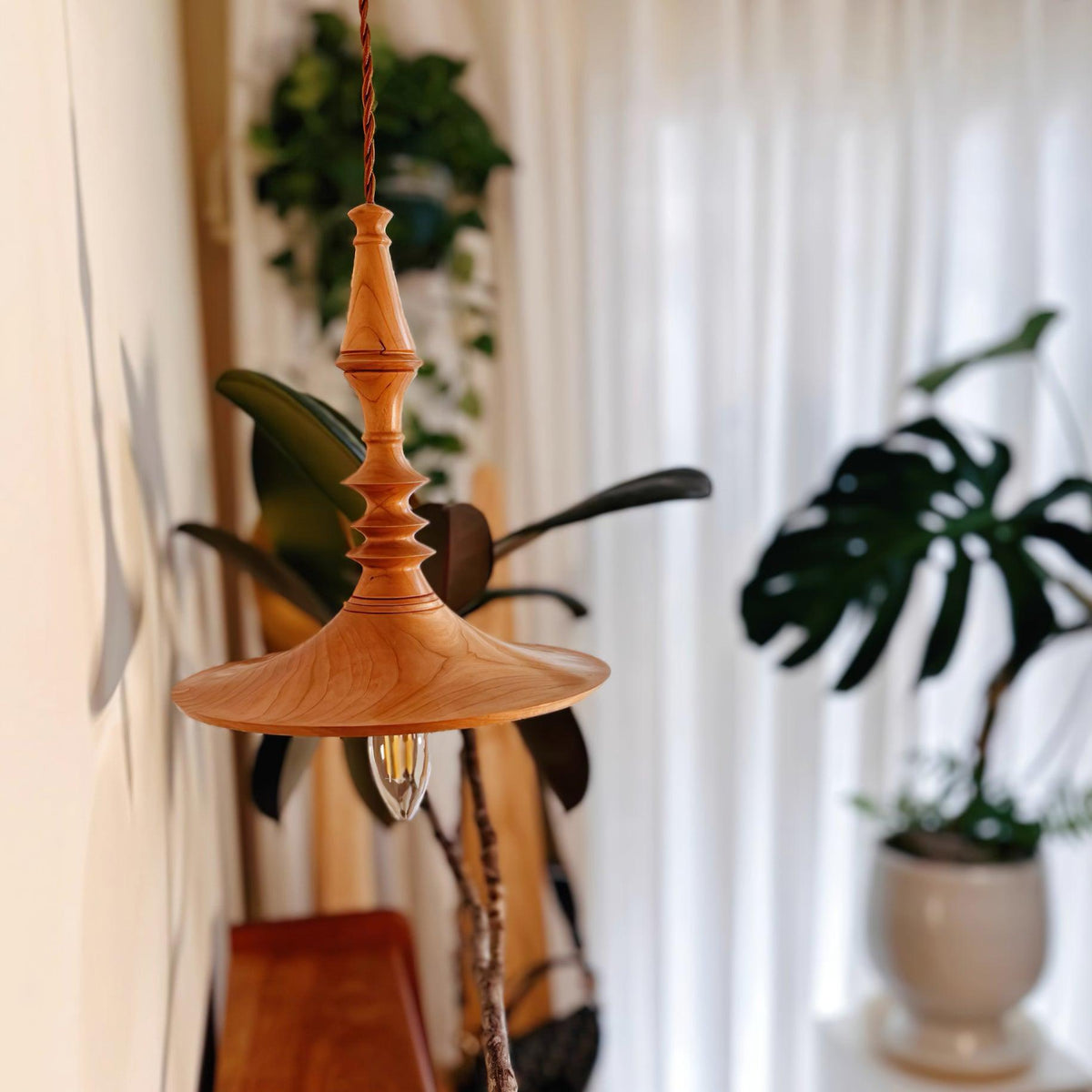 Oreliina lampa wisząca