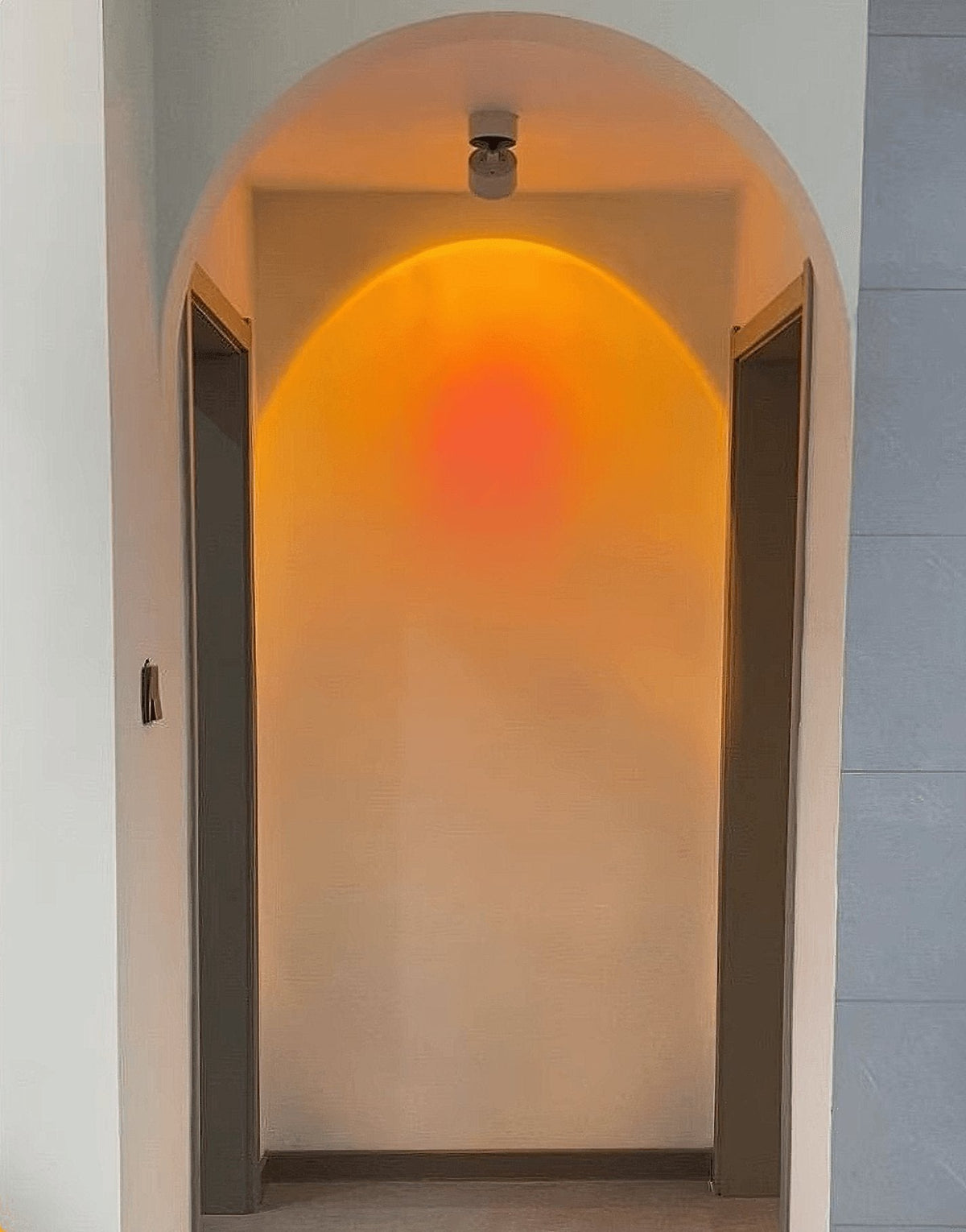 Tiroxen nowoczesny, elegancki, regulowalny reflektor LED