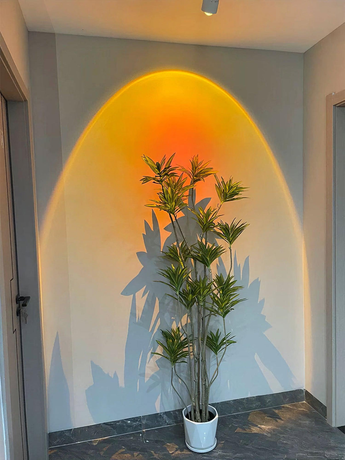 Tiroxen nowoczesny, elegancki, regulowalny reflektor LED