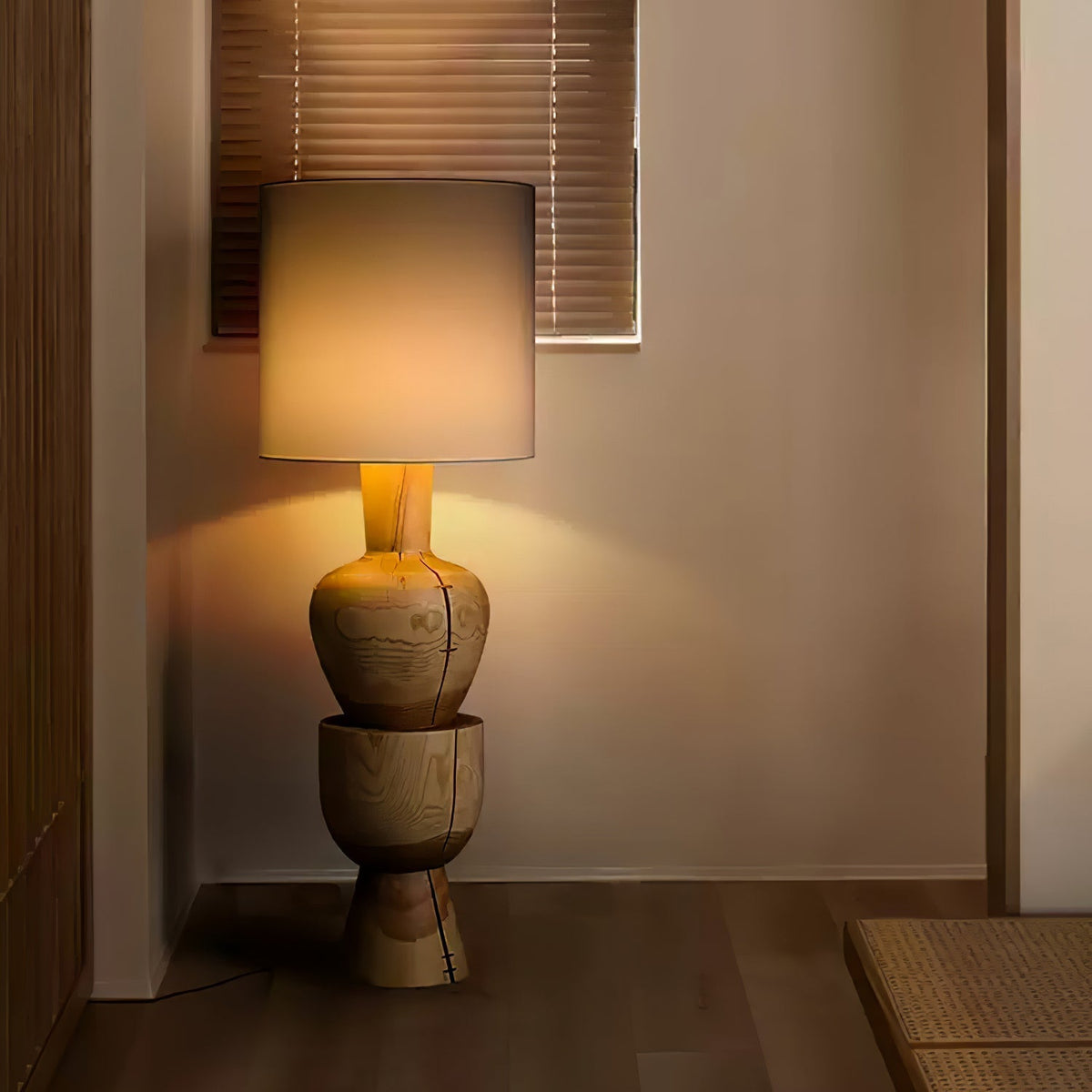 Flynis lampa stołowa z drewna