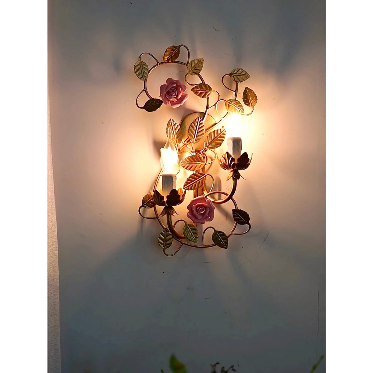 Blossom kinkiet ceramiczny w stylu vintage z różem