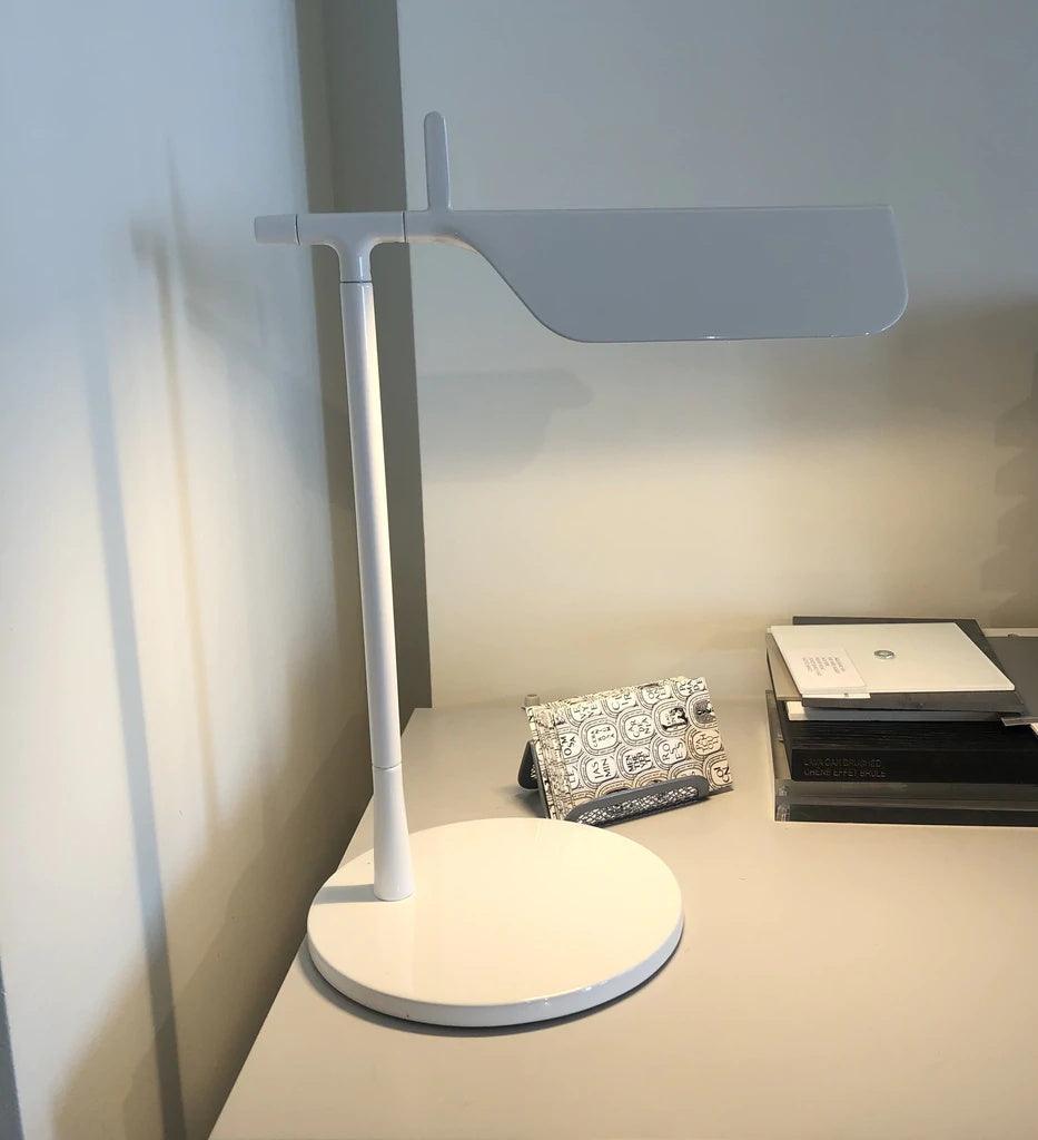 Cilorn minimalistyczna lampa stołowa z akrylu