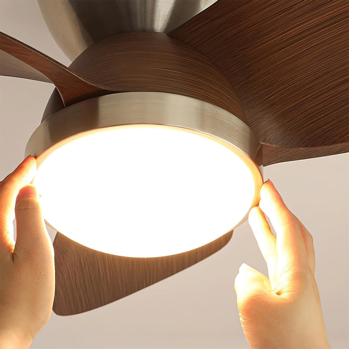 Lioraleria lampa sufitowa z wentylatorem
