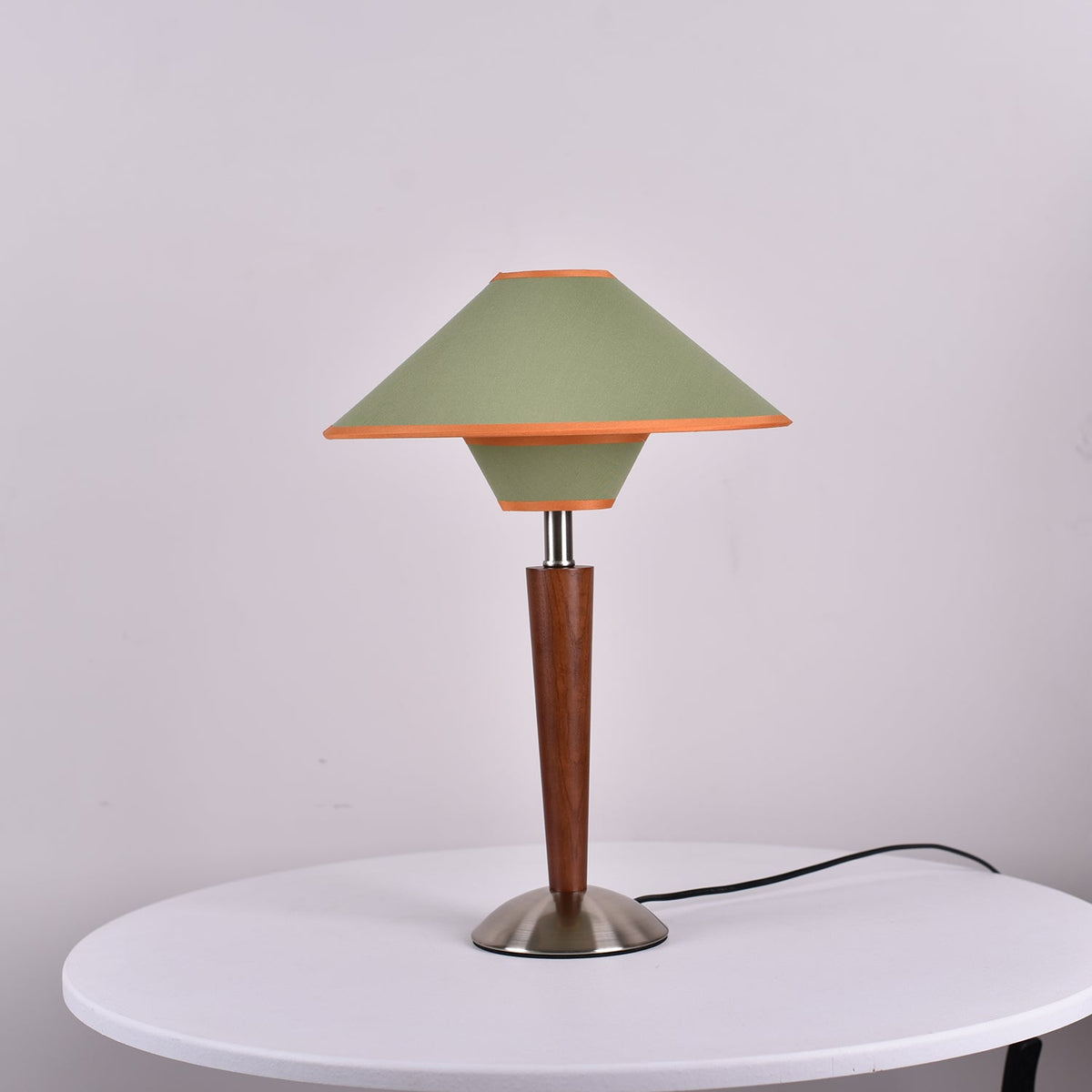 Lampa stołowa Talonwood drewniana