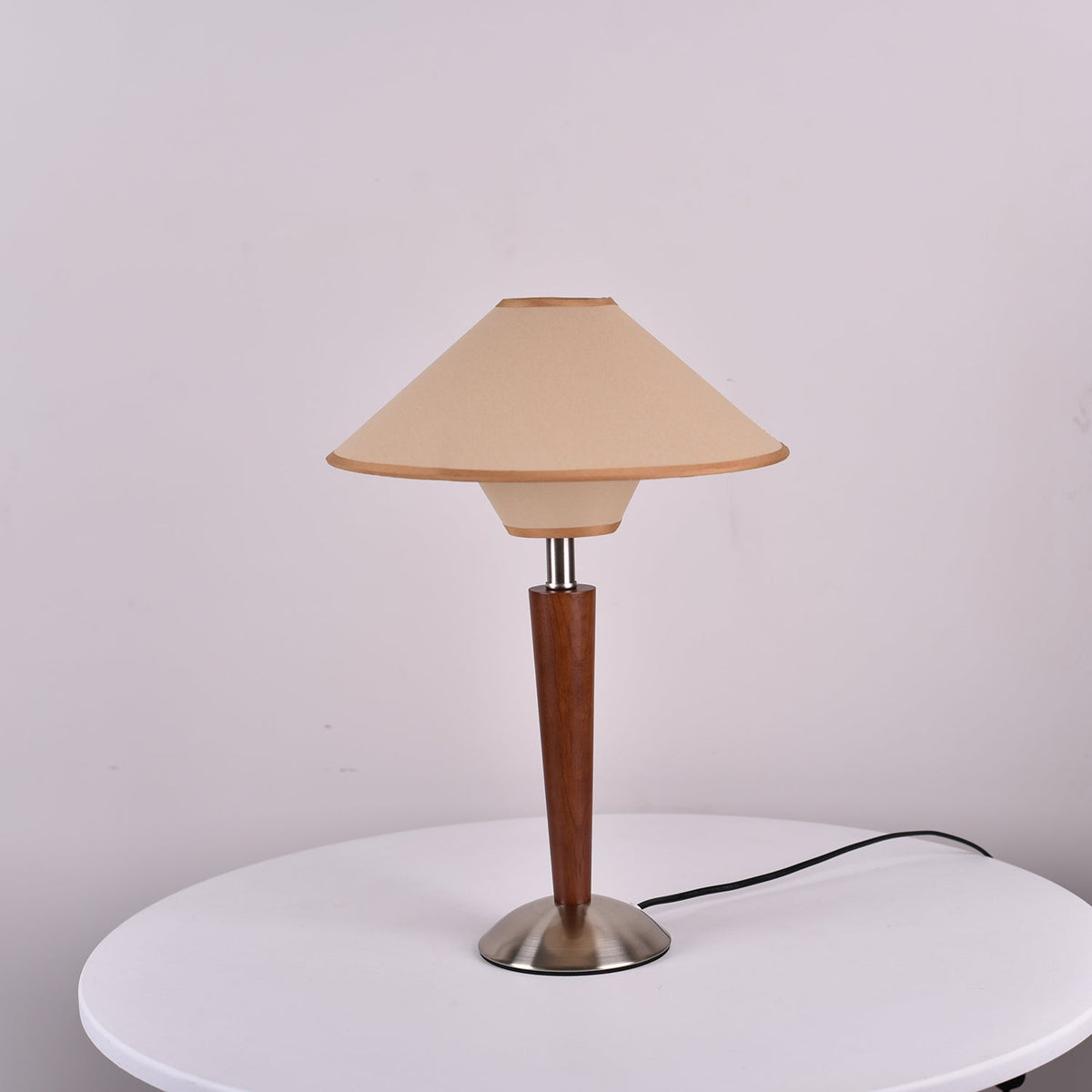 Lampa stołowa Talonwood drewniana