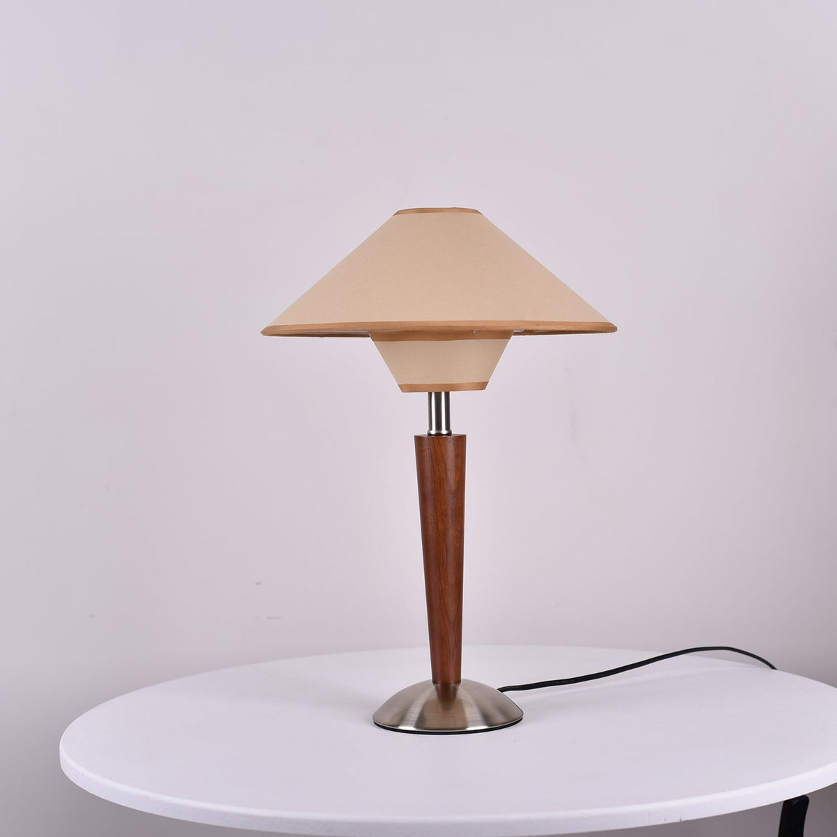 Lampa stołowa Talonwood drewniana