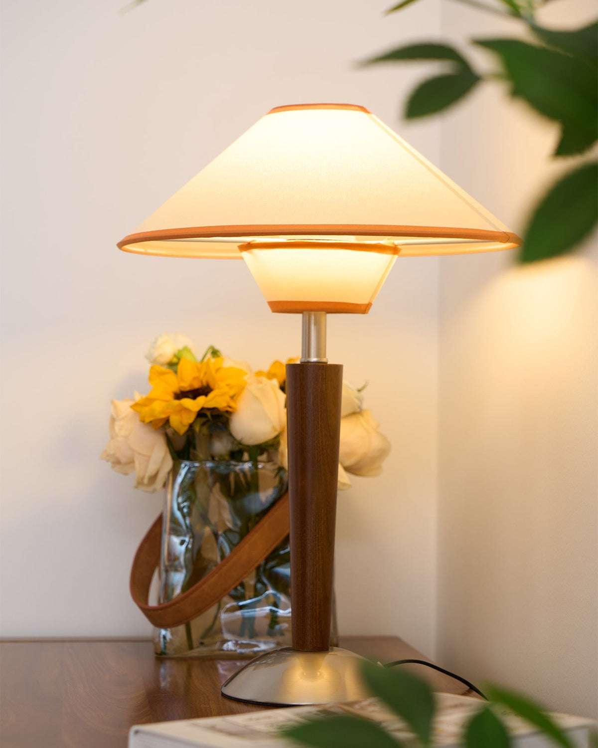 Lampa stołowa Talonwood drewniana