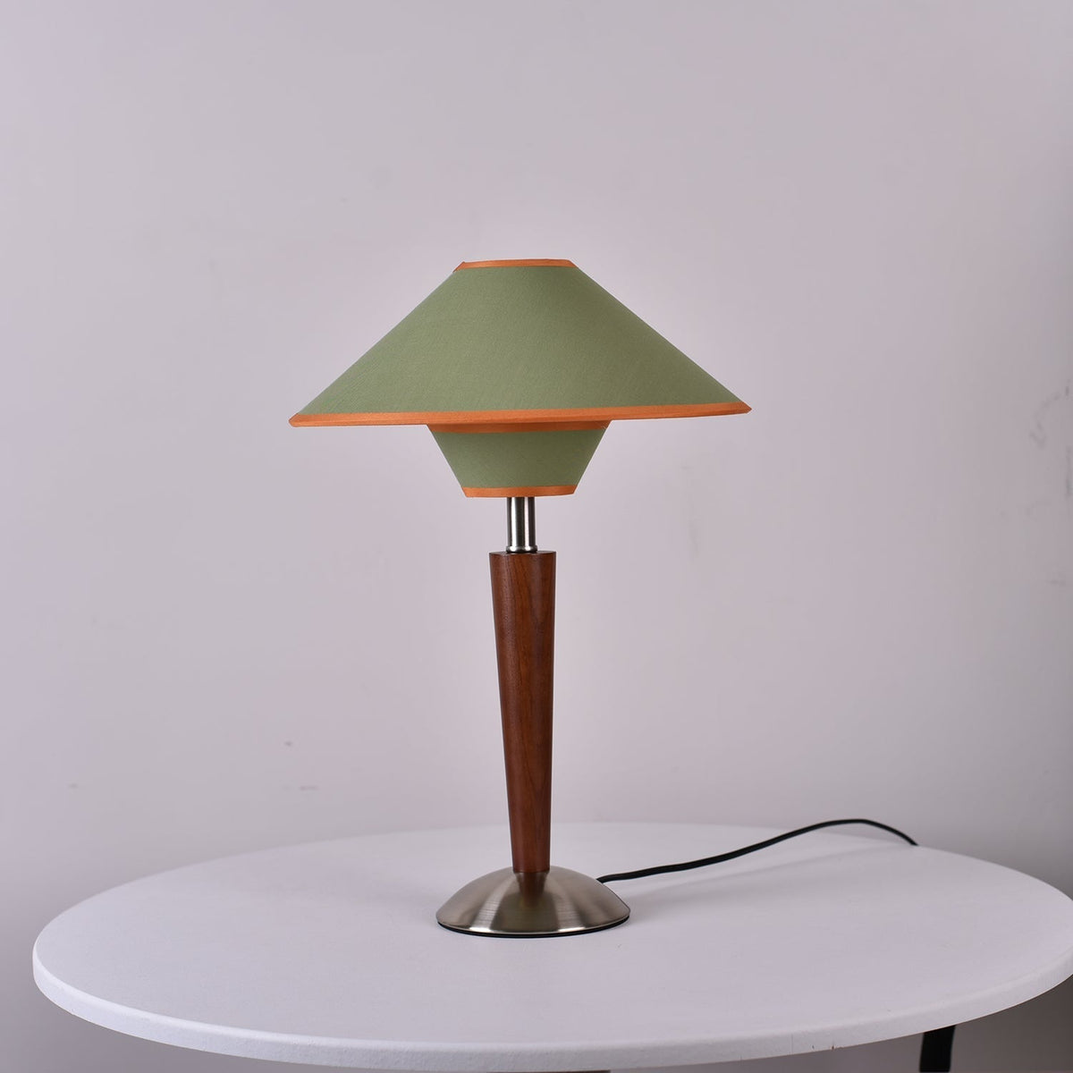 Lampa stołowa Talonwood drewniana