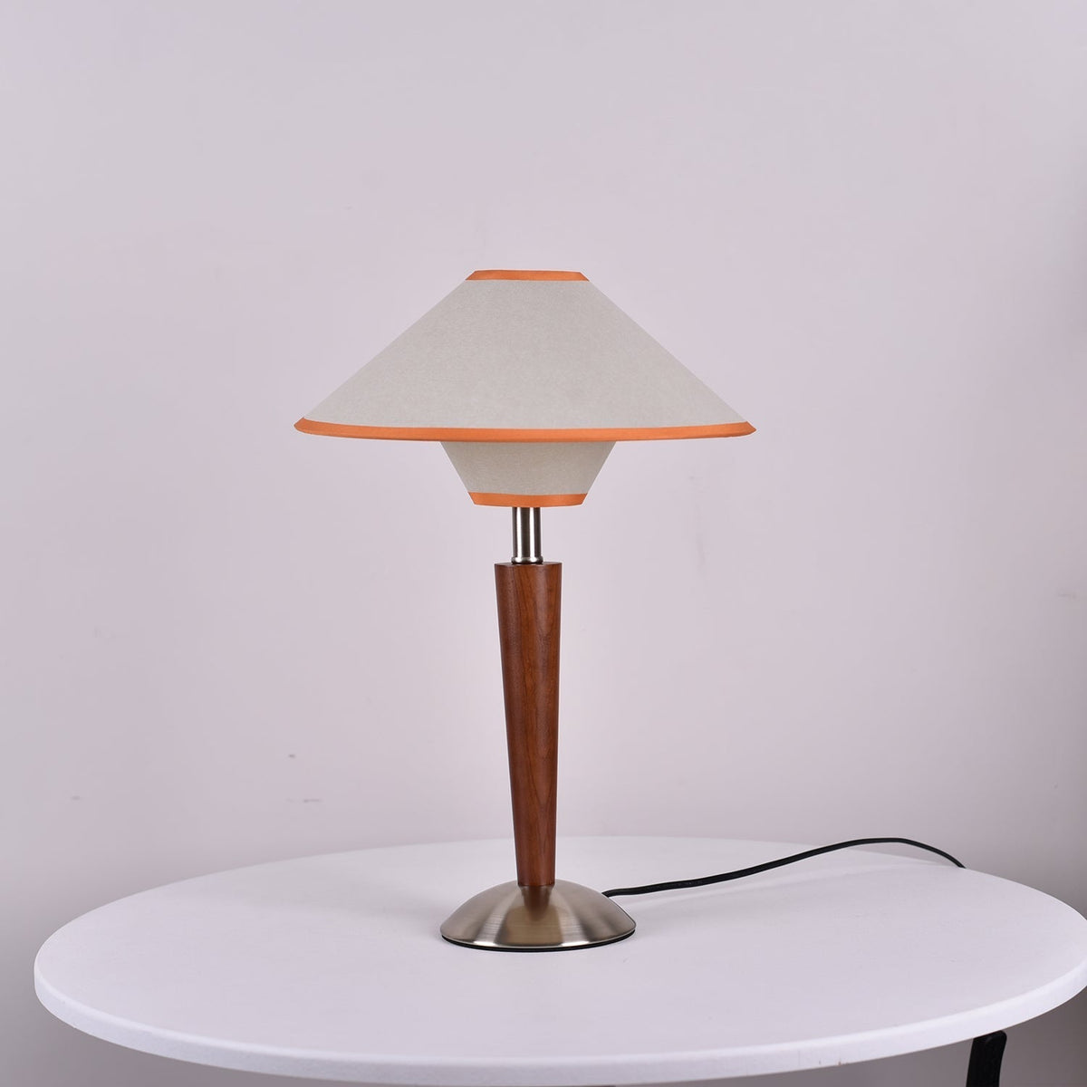 Lampa stołowa Talonwood drewniana