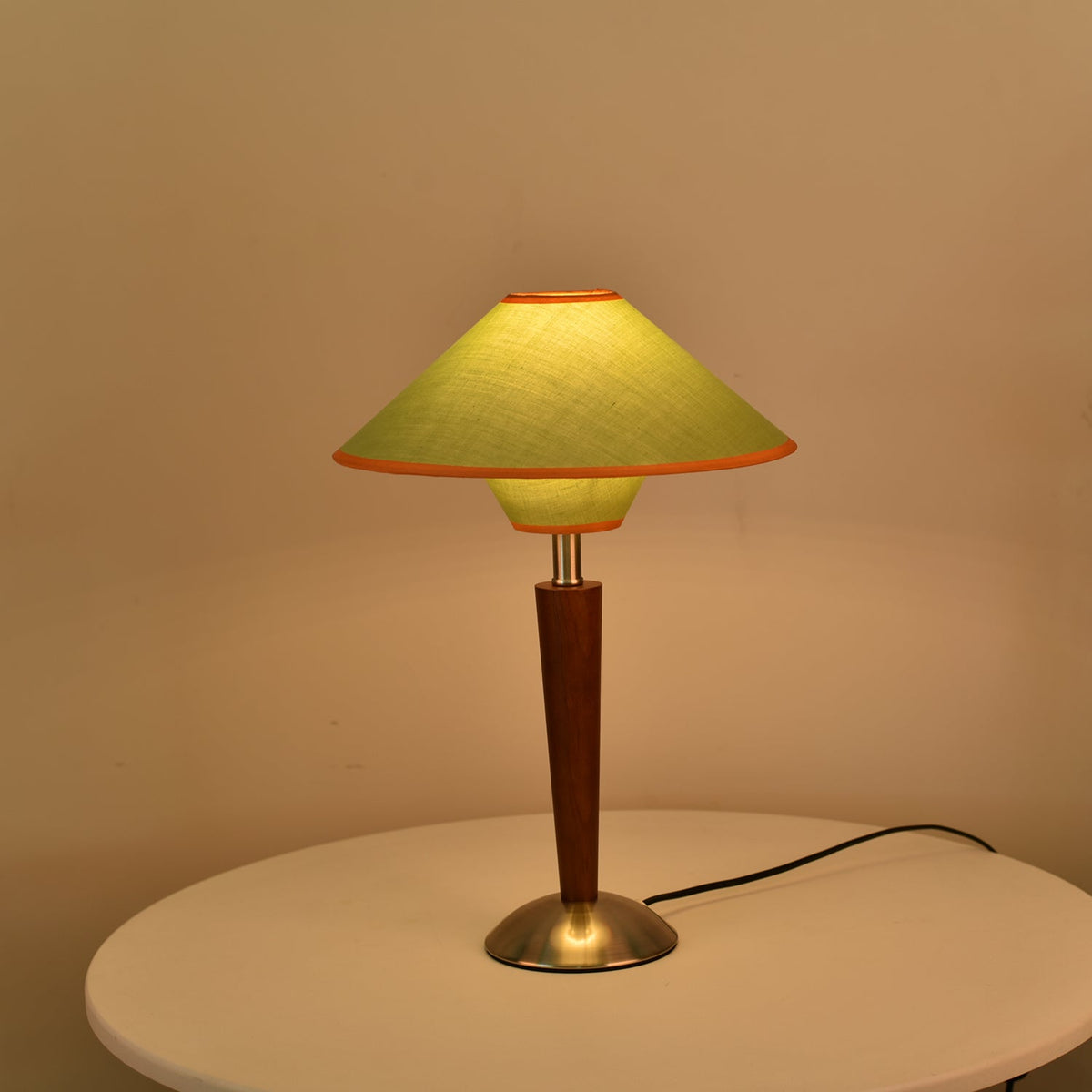 Lampa stołowa Talonwood drewniana