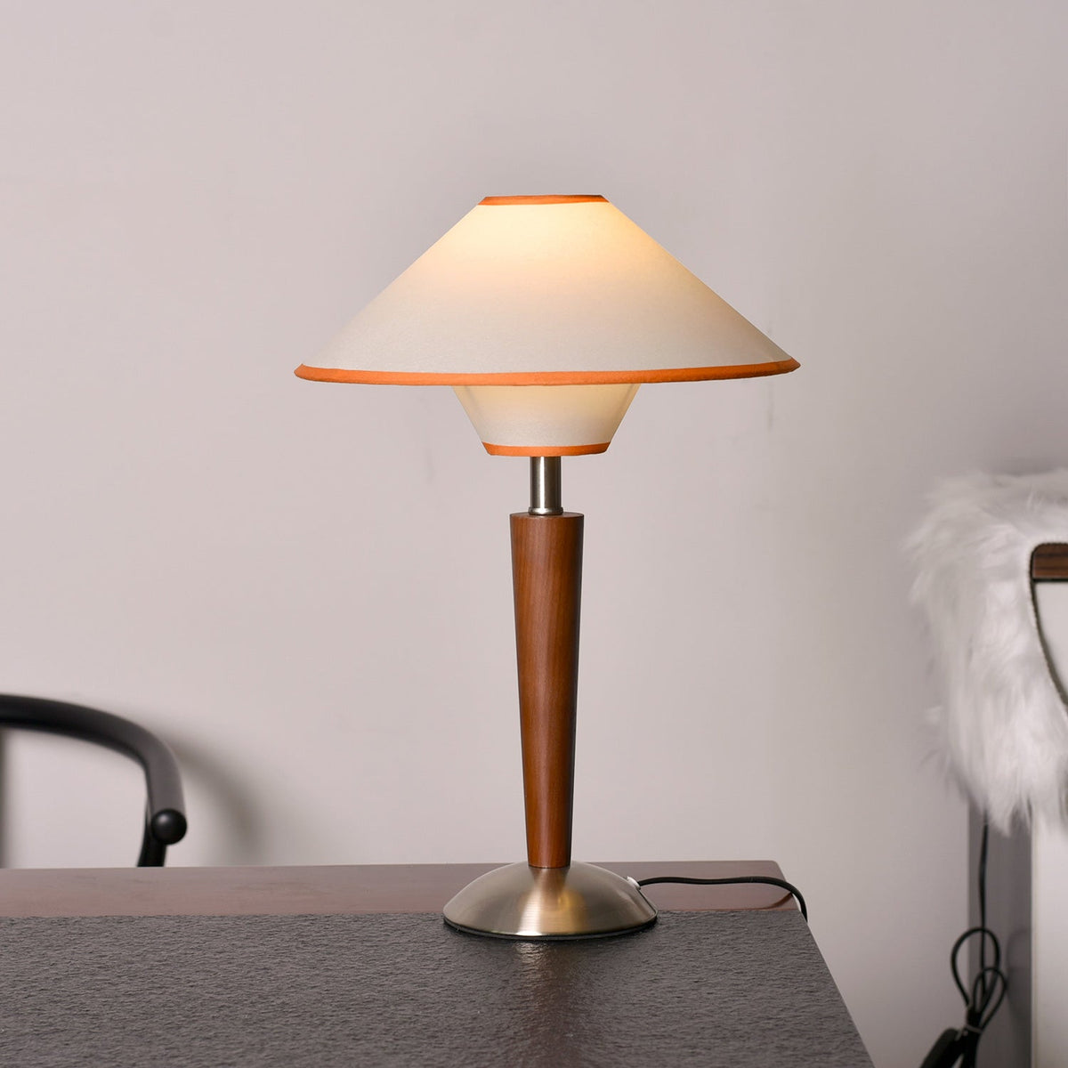 Lampa stołowa Talonwood drewniana