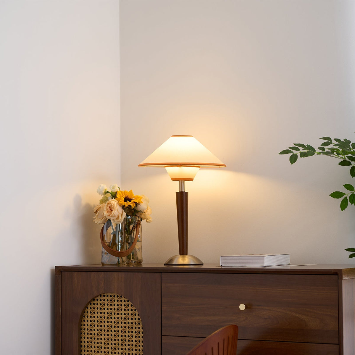Lampa stołowa Talonwood drewniana