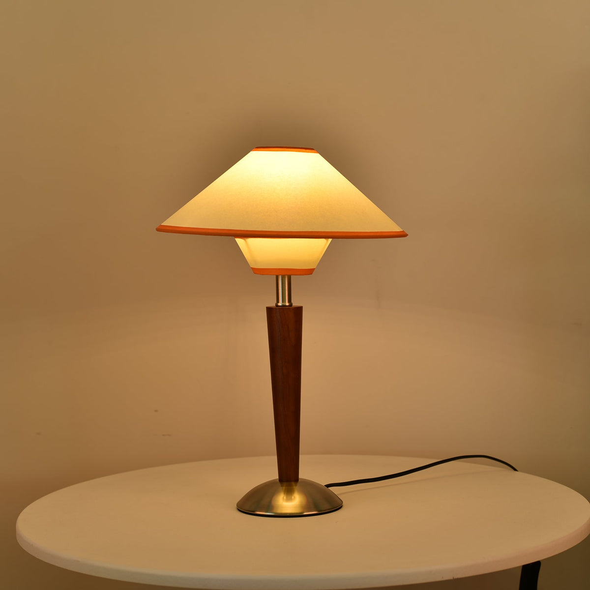Lampa stołowa Talonwood drewniana