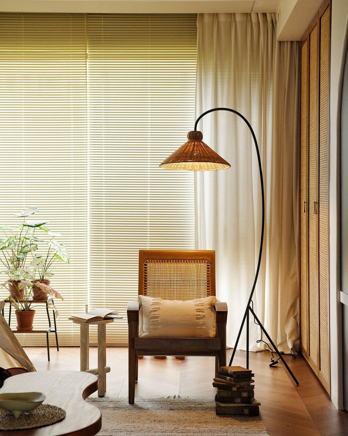 Sombrero Rattan Arc lampa stojąca