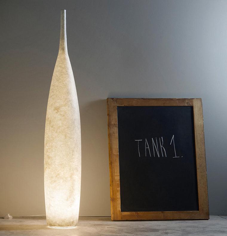Nirivia nowoczesna lampa stojąca ze żywicy