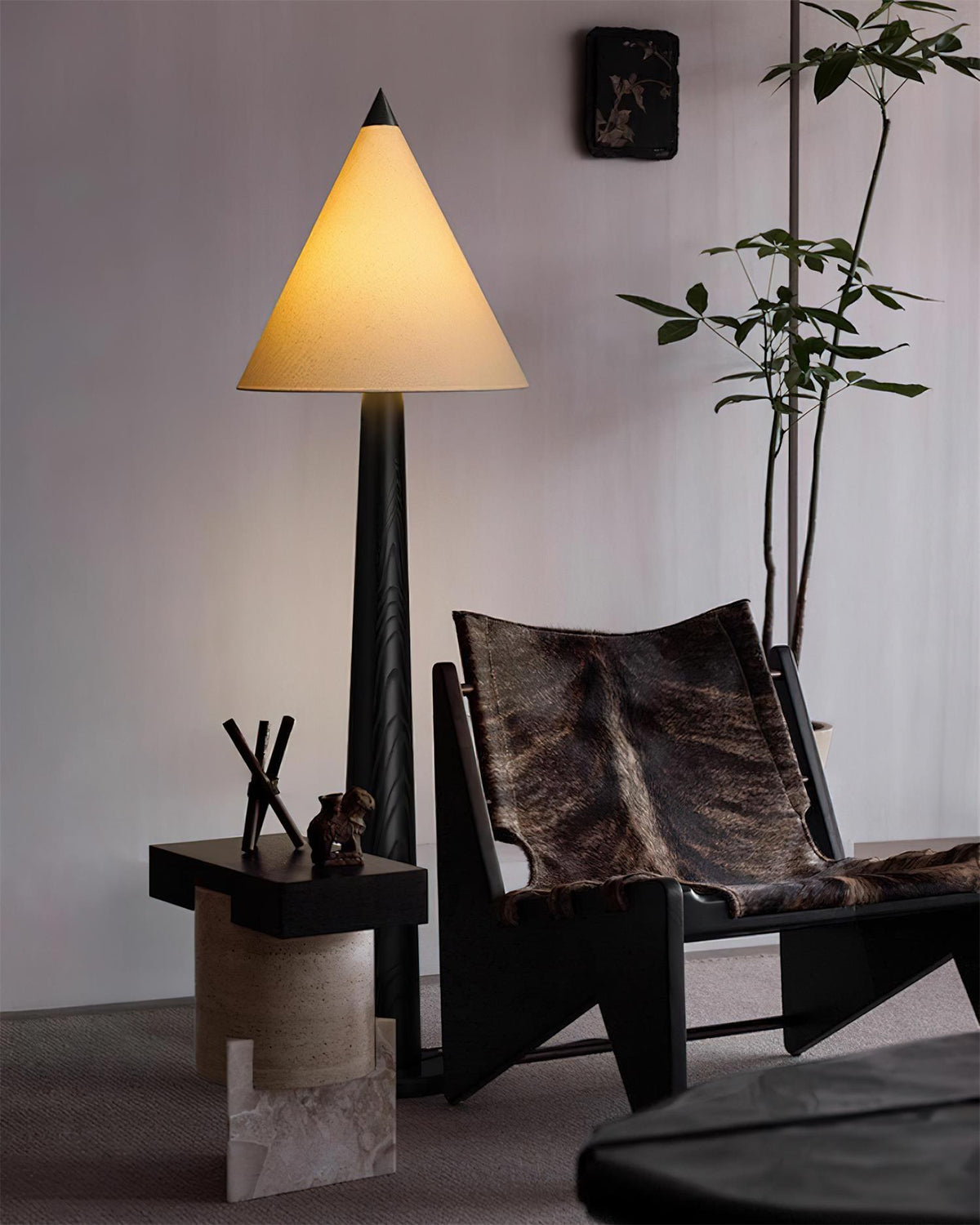 Cone-Gable lampa stojąca