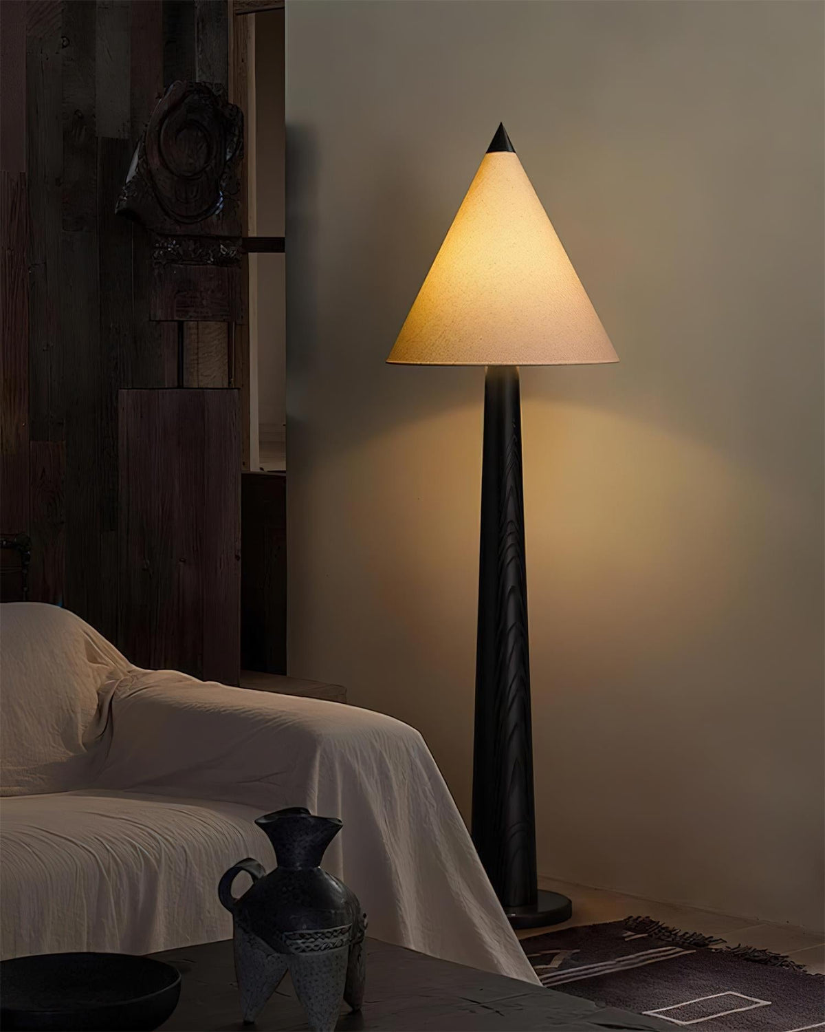 Cone-Gable lampa stojąca