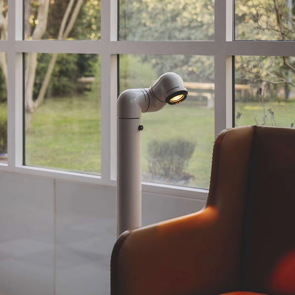 Nyor aluminiowa lampa stojąca