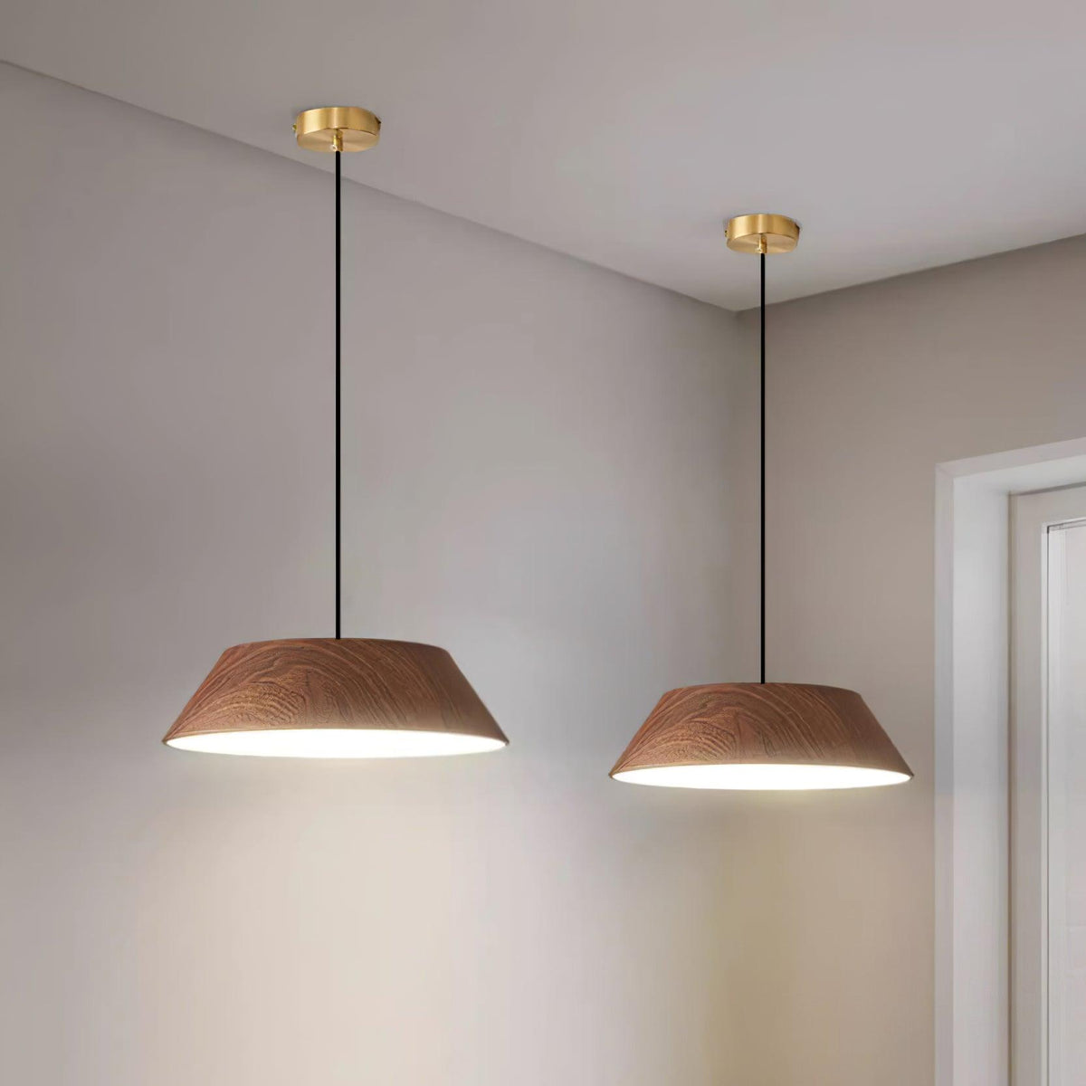 Novain lampa wisząca z fakturą drewna