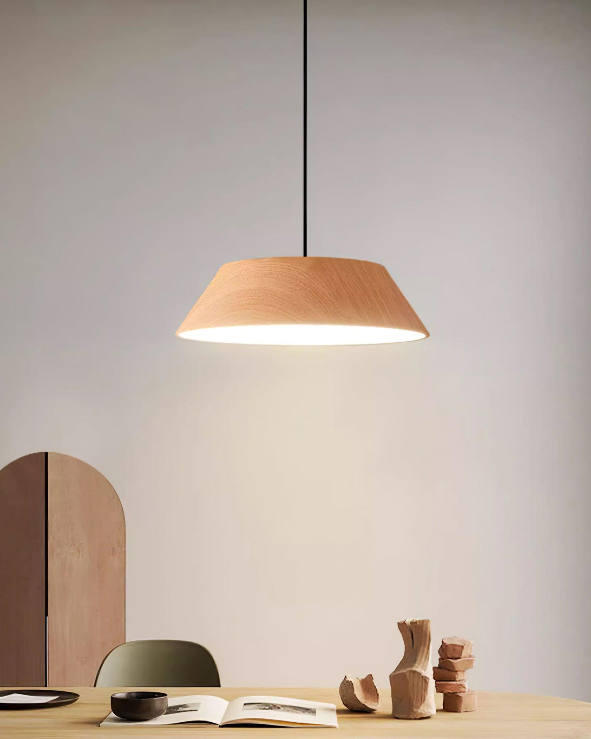 Novain lampa wisząca z fakturą drewna