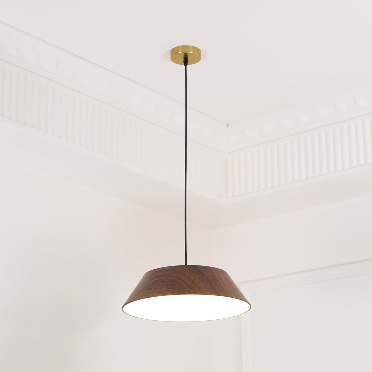 Novain lampa wisząca z fakturą drewna