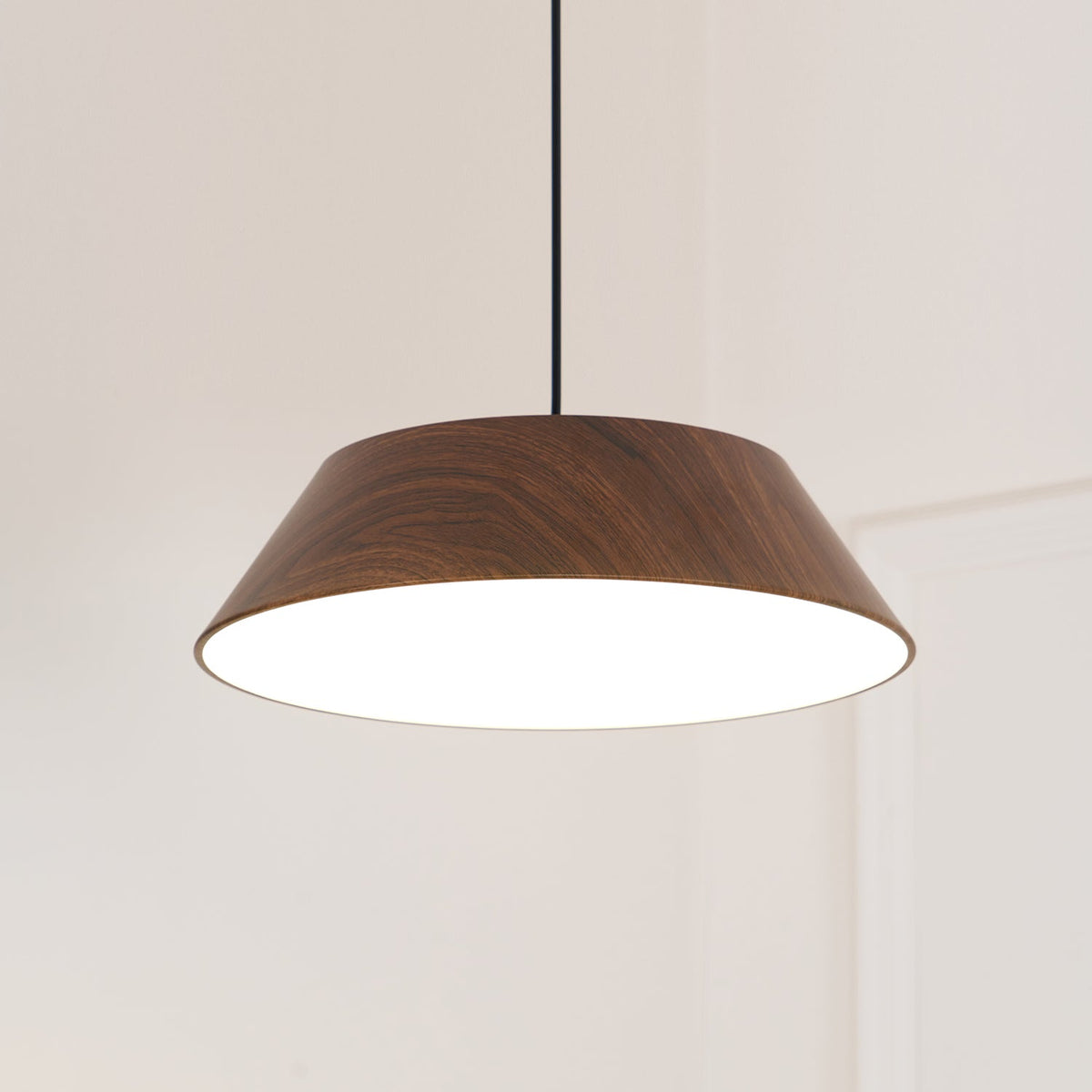 Novain lampa wisząca z fakturą drewna