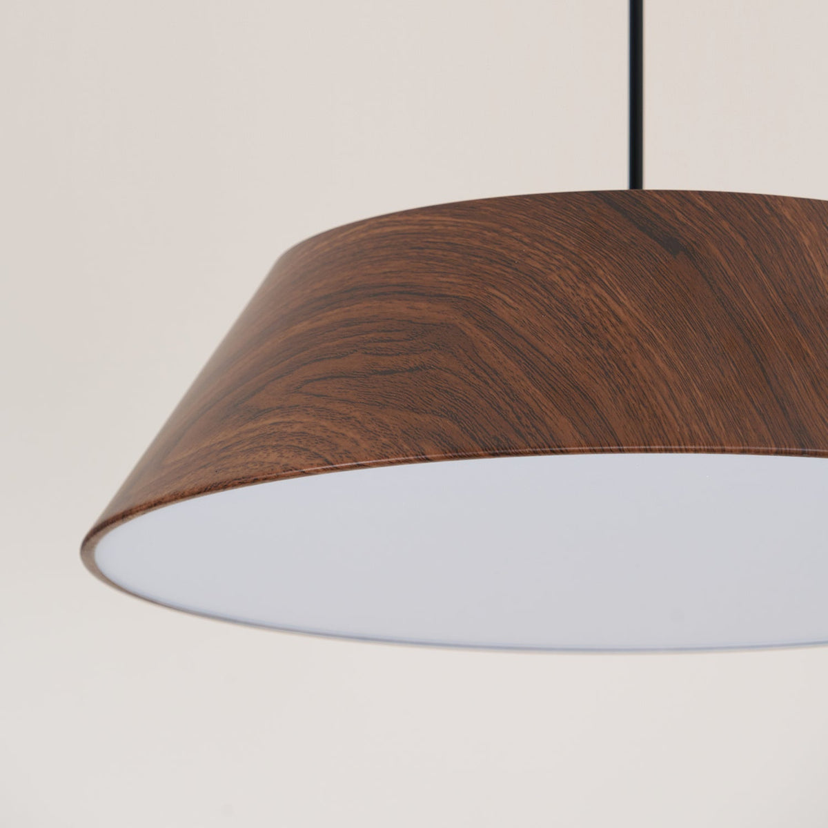 Novain lampa wisząca z fakturą drewna