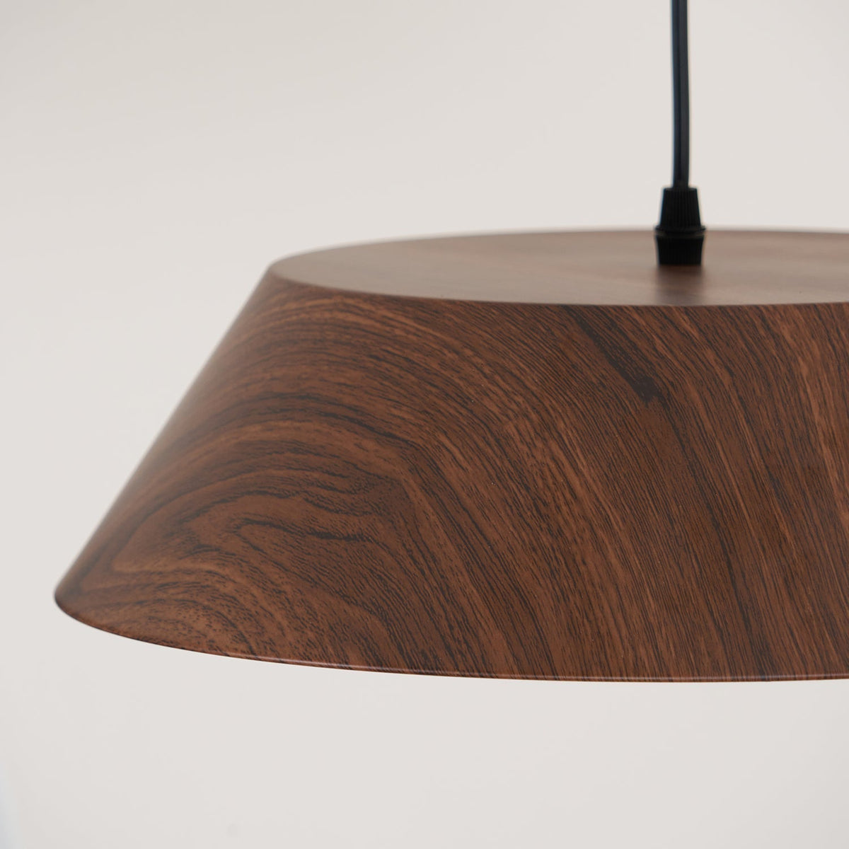 Novain lampa wisząca z fakturą drewna