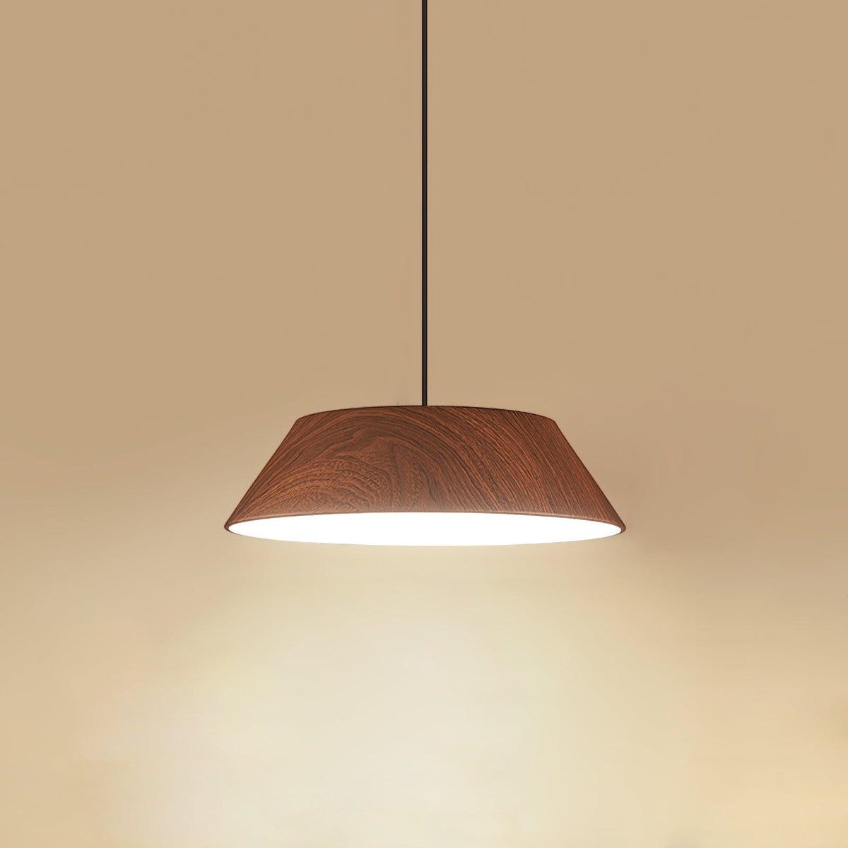 Novain lampa wisząca z fakturą drewna