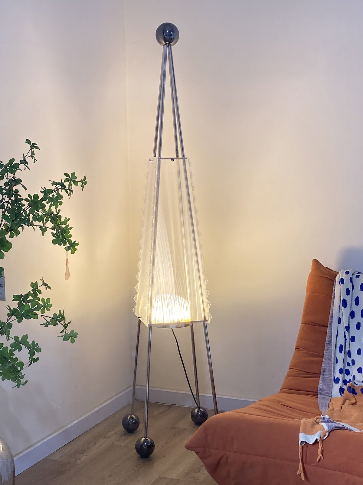 Tetra przemysłowa lampa stojąca z akrylu