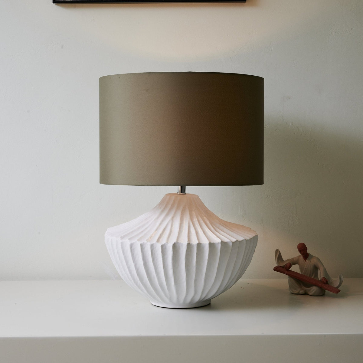 Selinelia minimalistyczna lampa stołowa