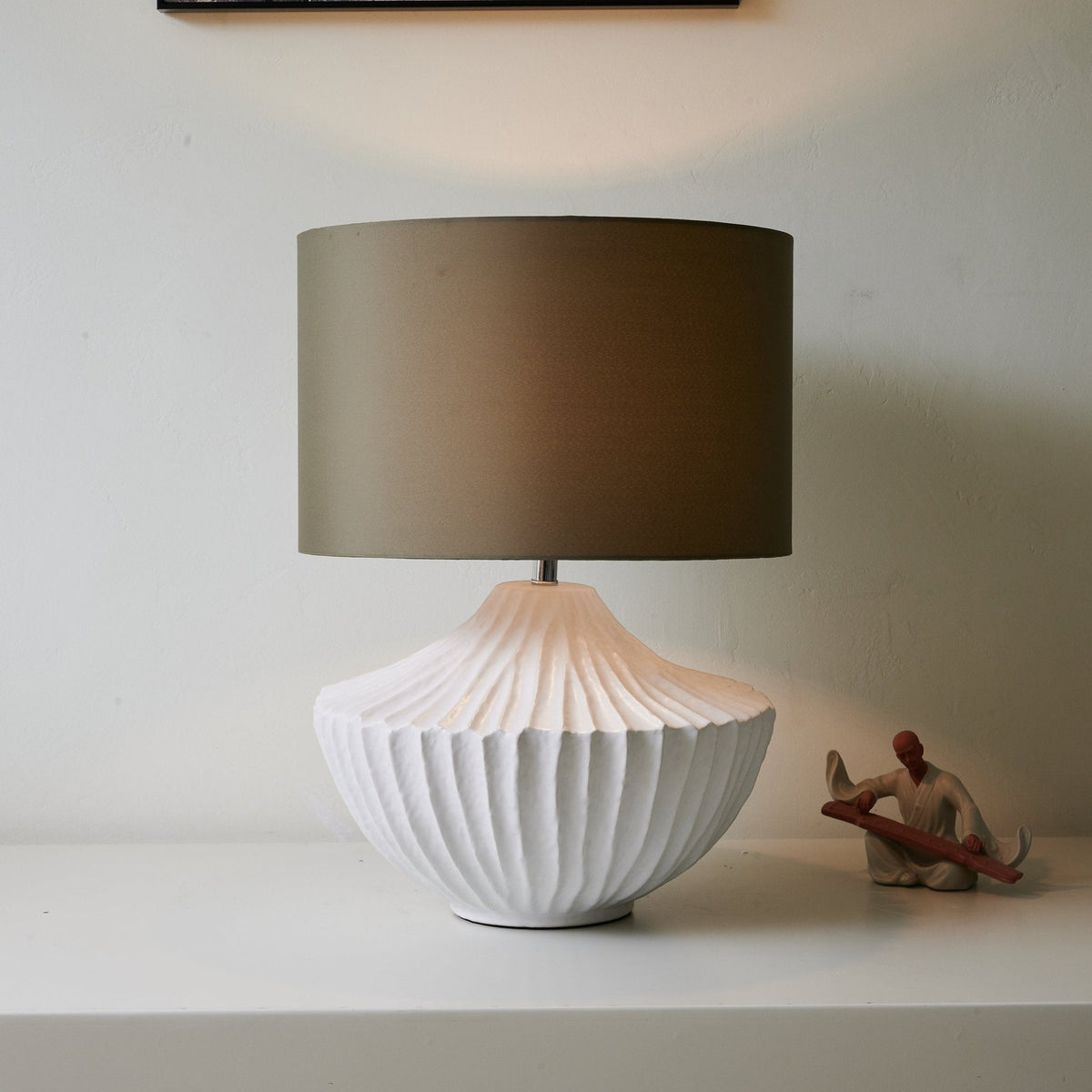 Selinelia minimalistyczna lampa stołowa