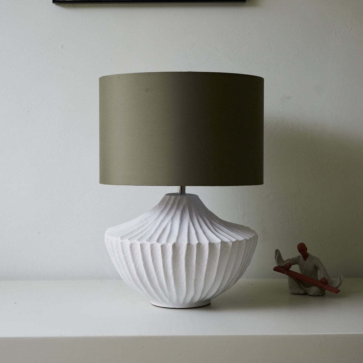 Selinelia minimalistyczna lampa stołowa