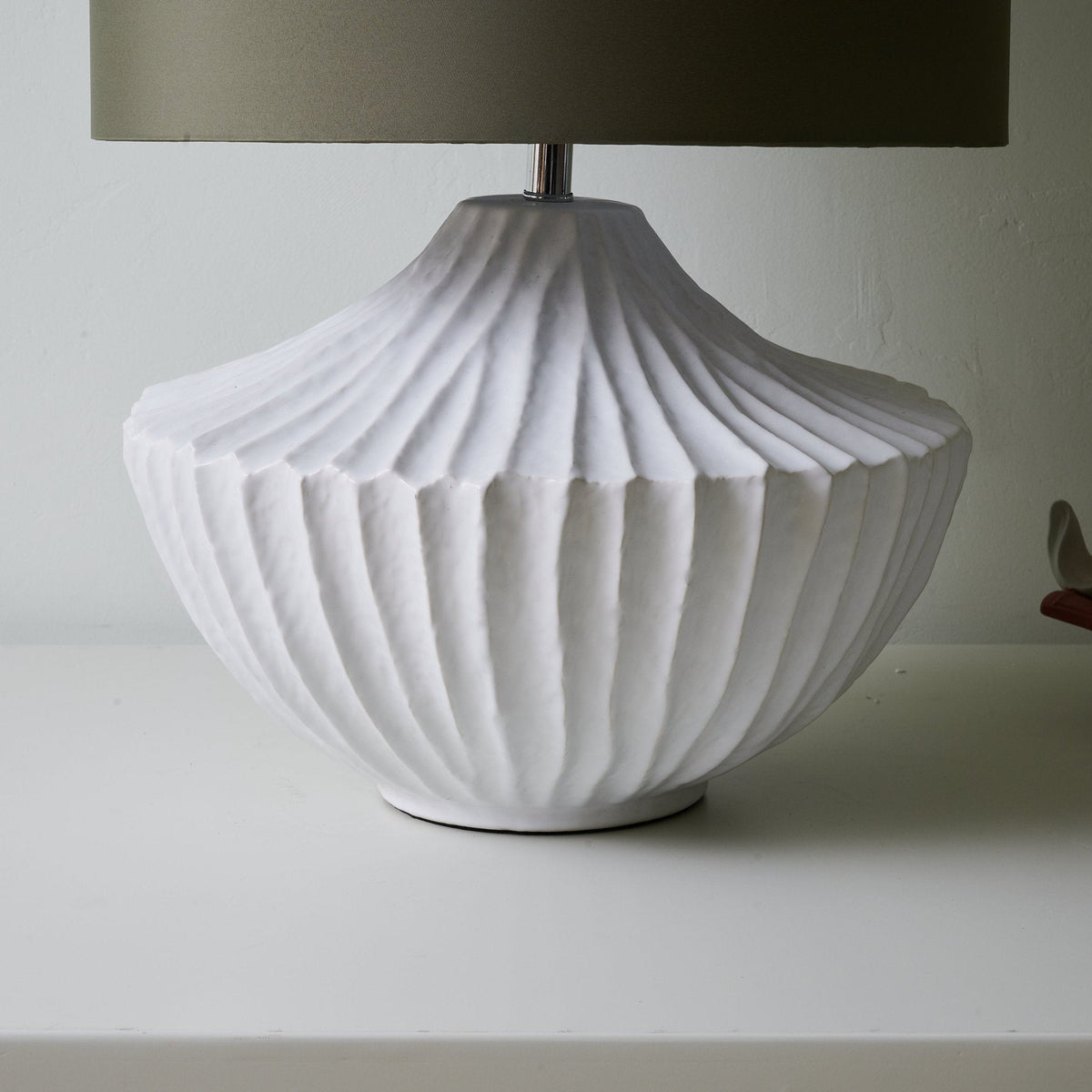 Selinelia minimalistyczna lampa stołowa