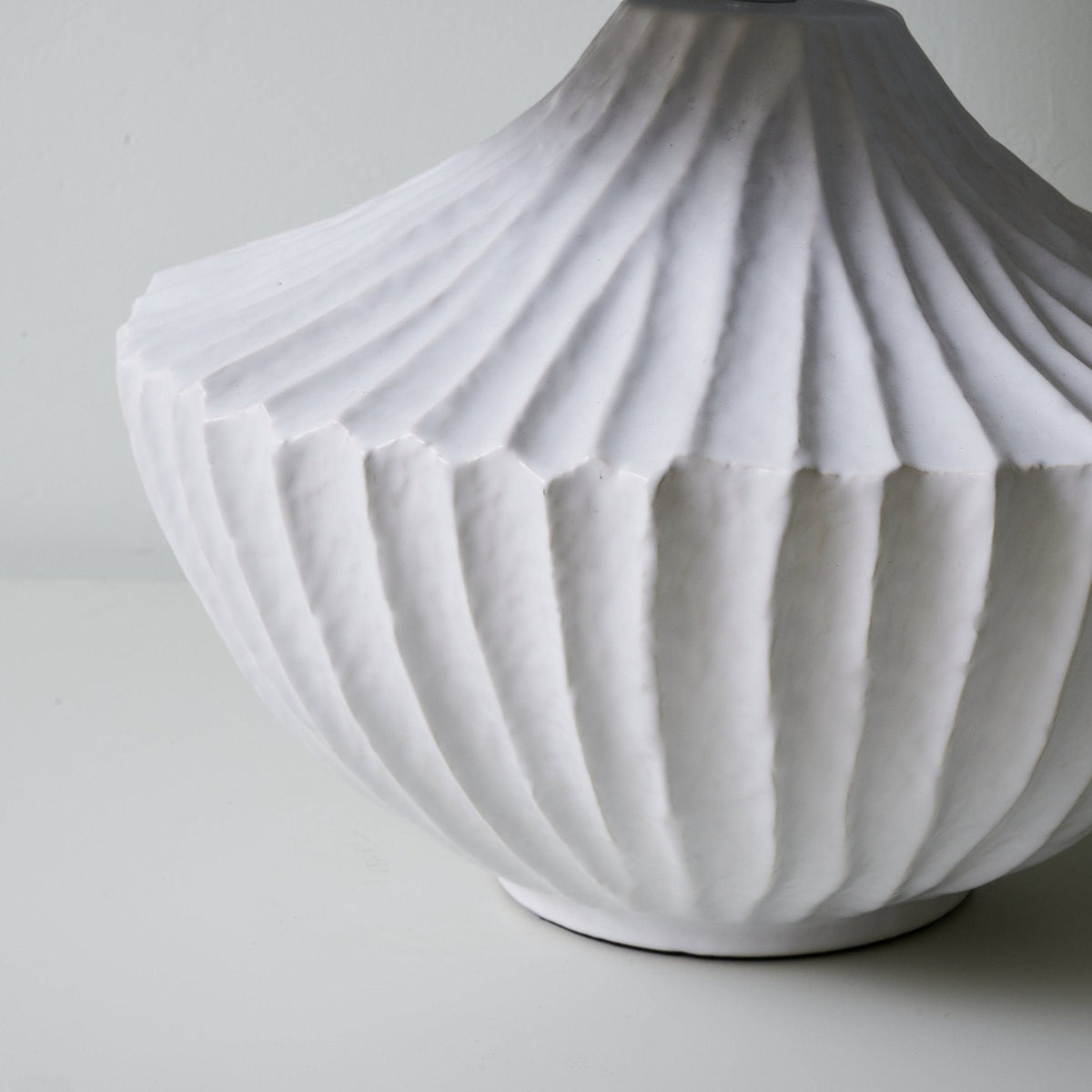 Selinelia minimalistyczna lampa stołowa