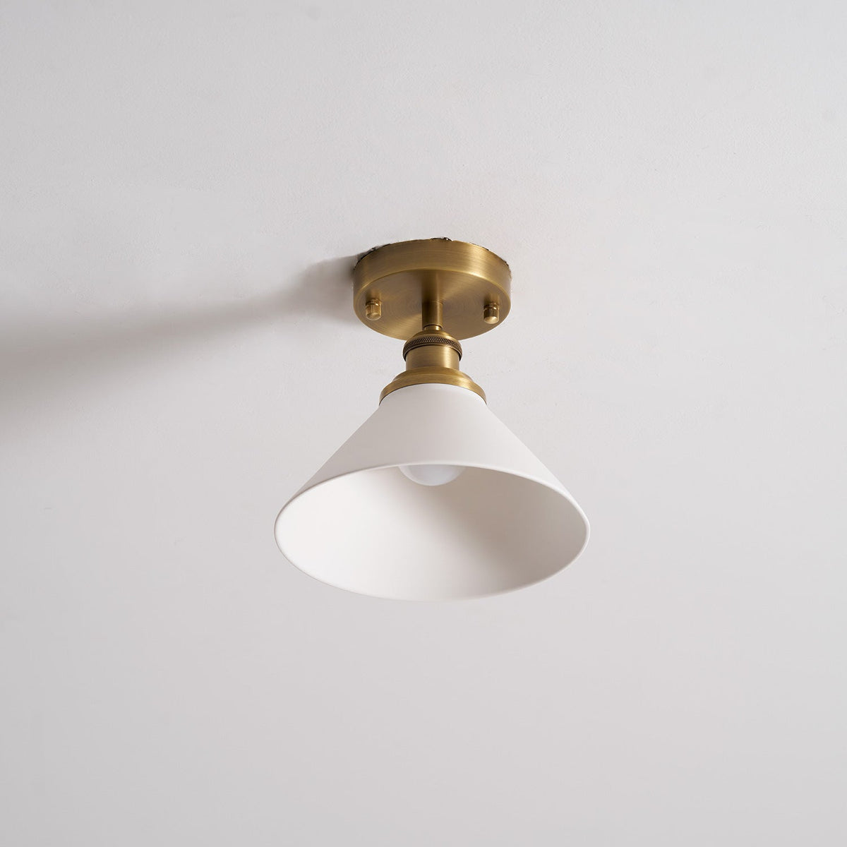 Aureleon minimalistyczna lampa sufitowa z miedzi
