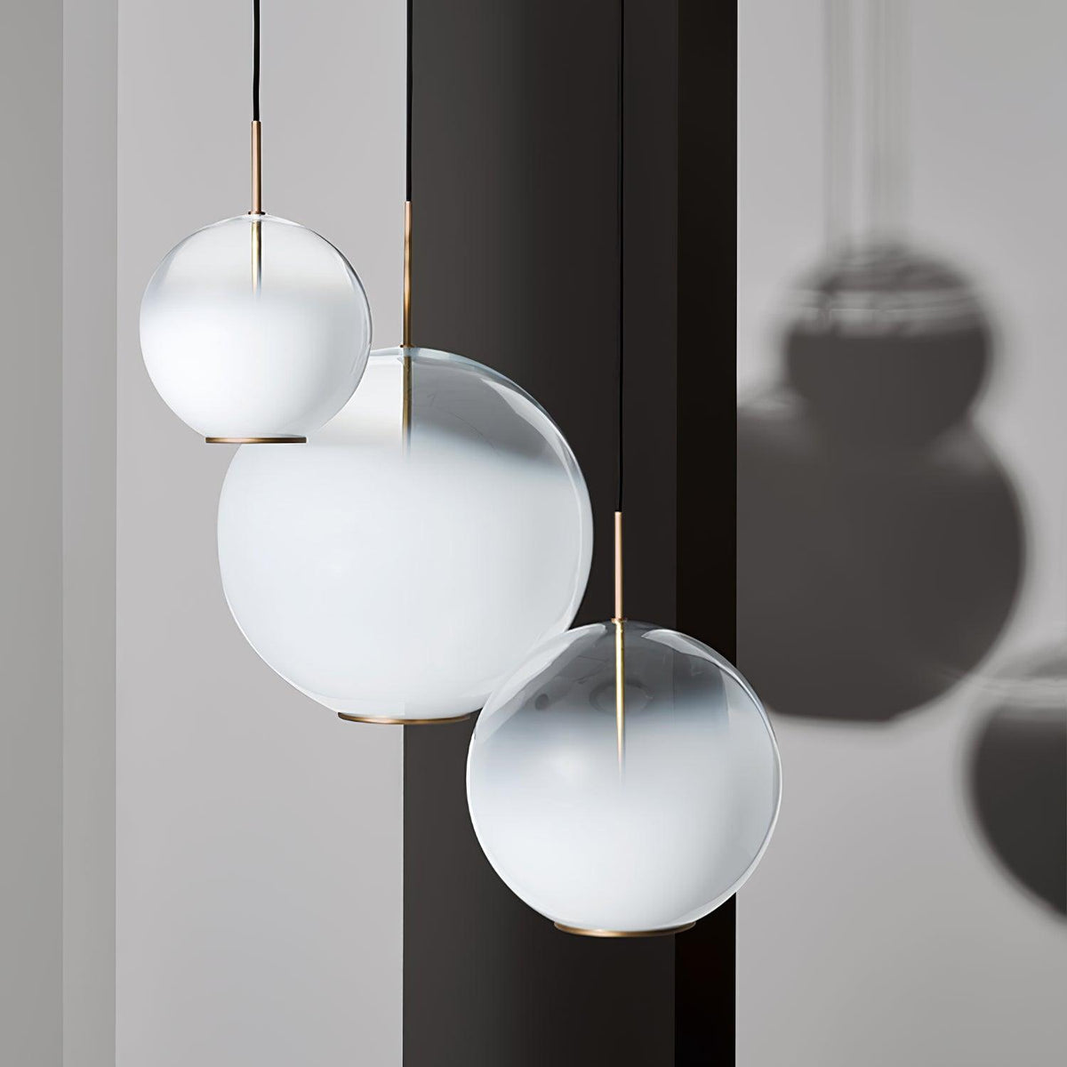 Lampa wisząca Celelaine ze szkła gradientowego w kolorze dymno-szarym do salonu