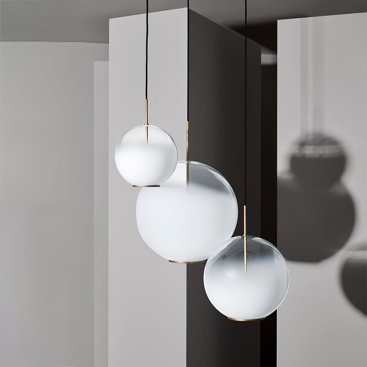 Lampa wisząca Celelaine ze szkła gradientowego w kolorze dymno-szarym do salonu