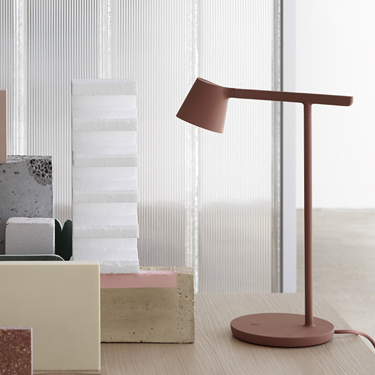 Caelthorne Core lampa stołowa