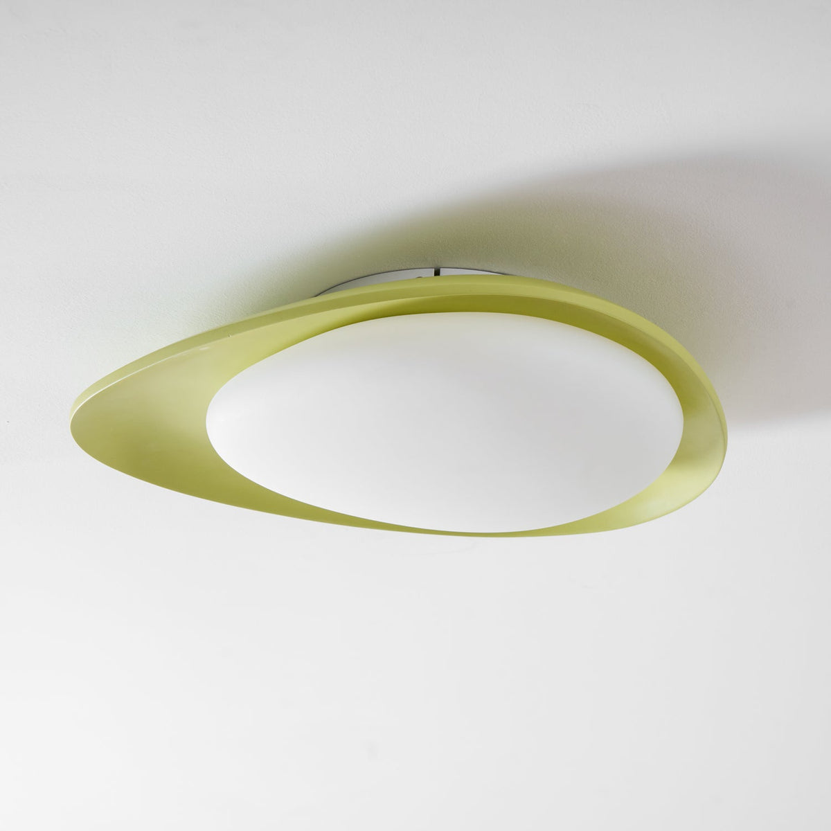 Lampa wisząca Poe z żywicy, kształt owalny, styl nowoczesny i współczesny