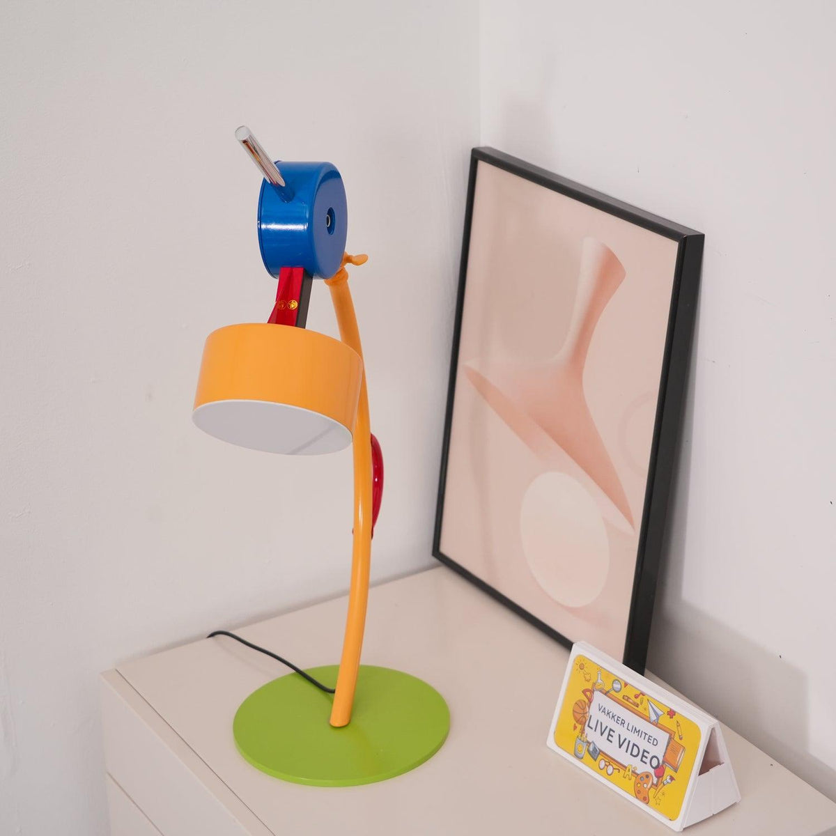 Niraneria artystyczna lampa stołowa z akrylu
