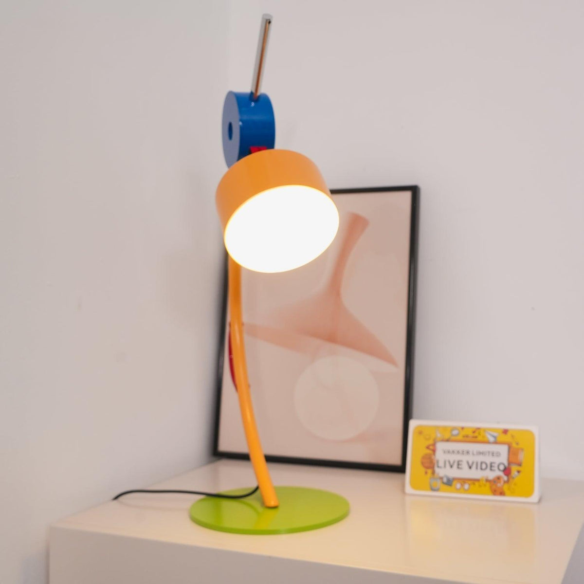 Niraneria artystyczna lampa stołowa z akrylu