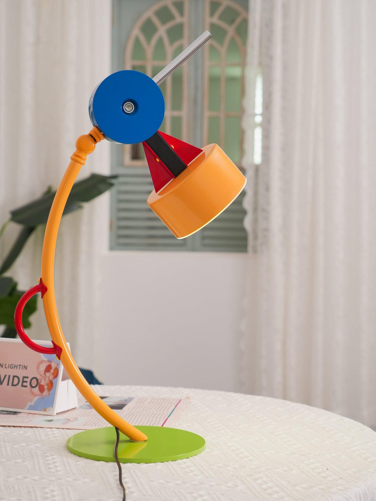 Niraneria artystyczna lampa stołowa z akrylu