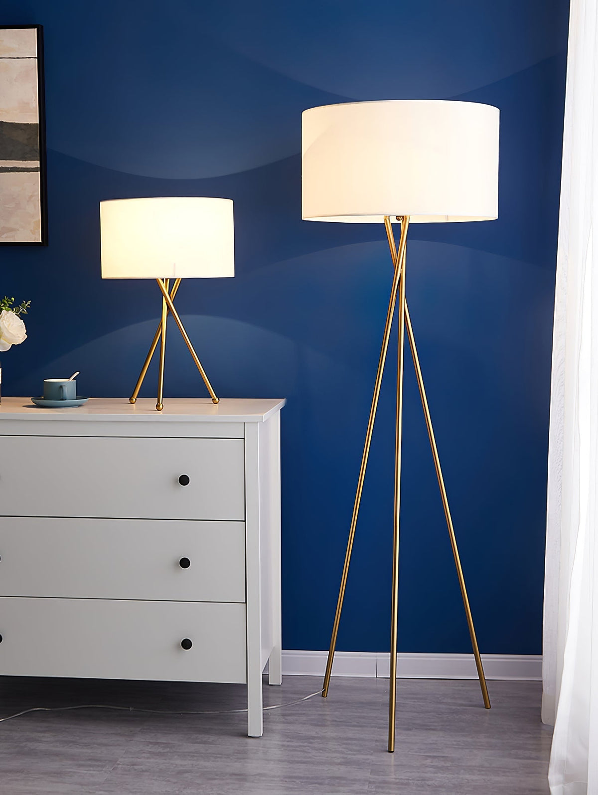 Zander minimalistyczna lampa stojąca z płótna