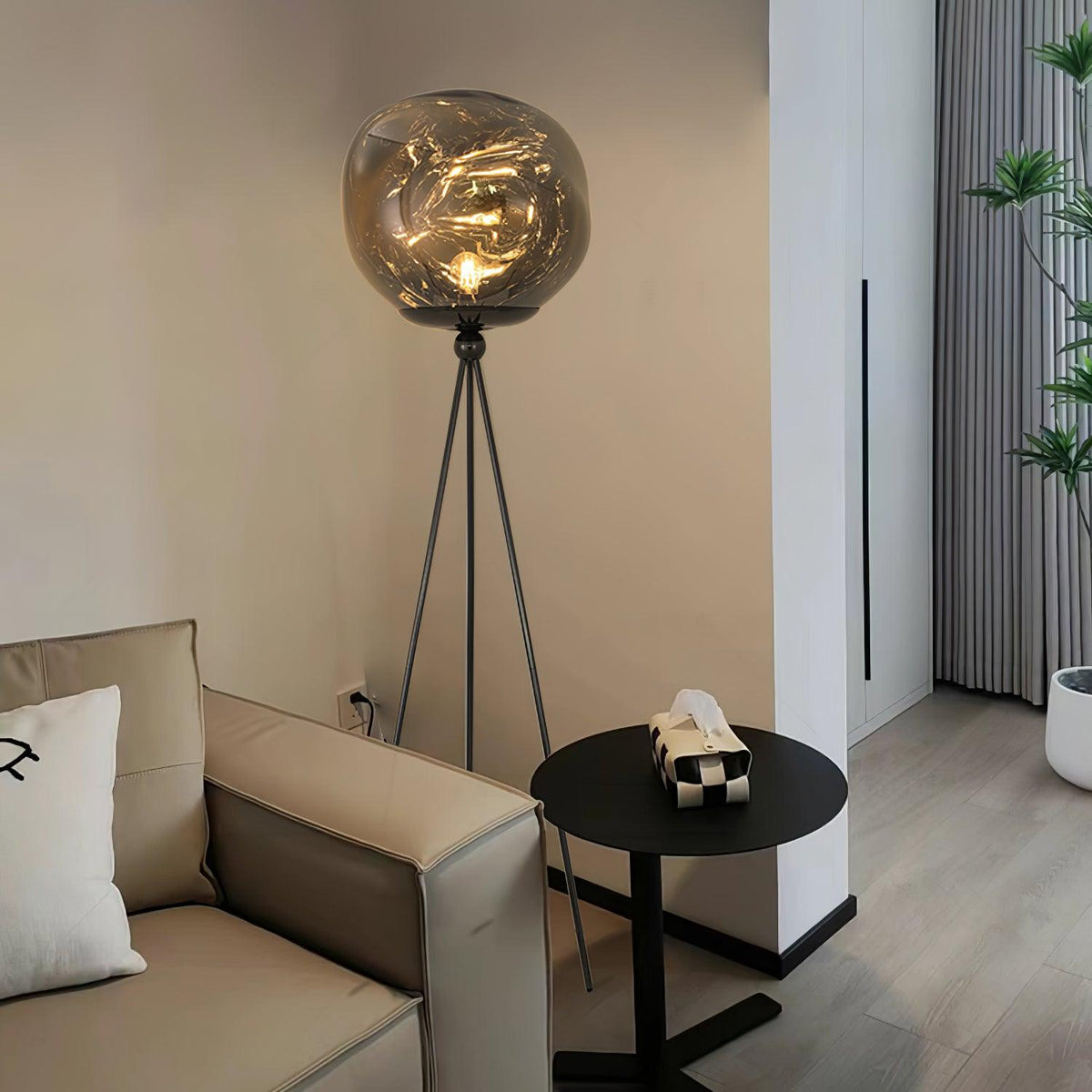 Renanira lampa stojąca