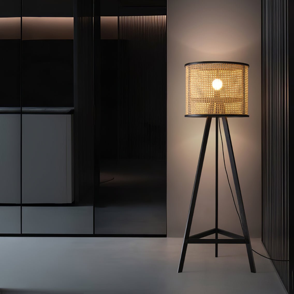 Olsolyra lampa stojąca trójnóg z plecionki rattan