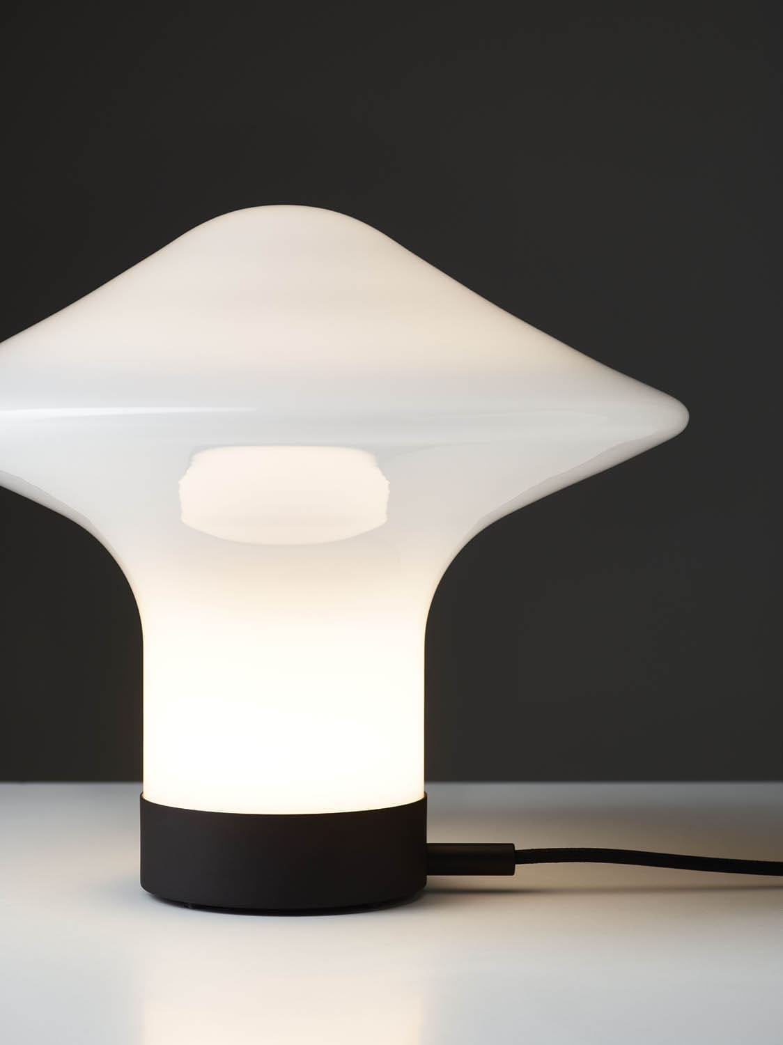 Taura nowoczesna lampa stołowa ze szkła