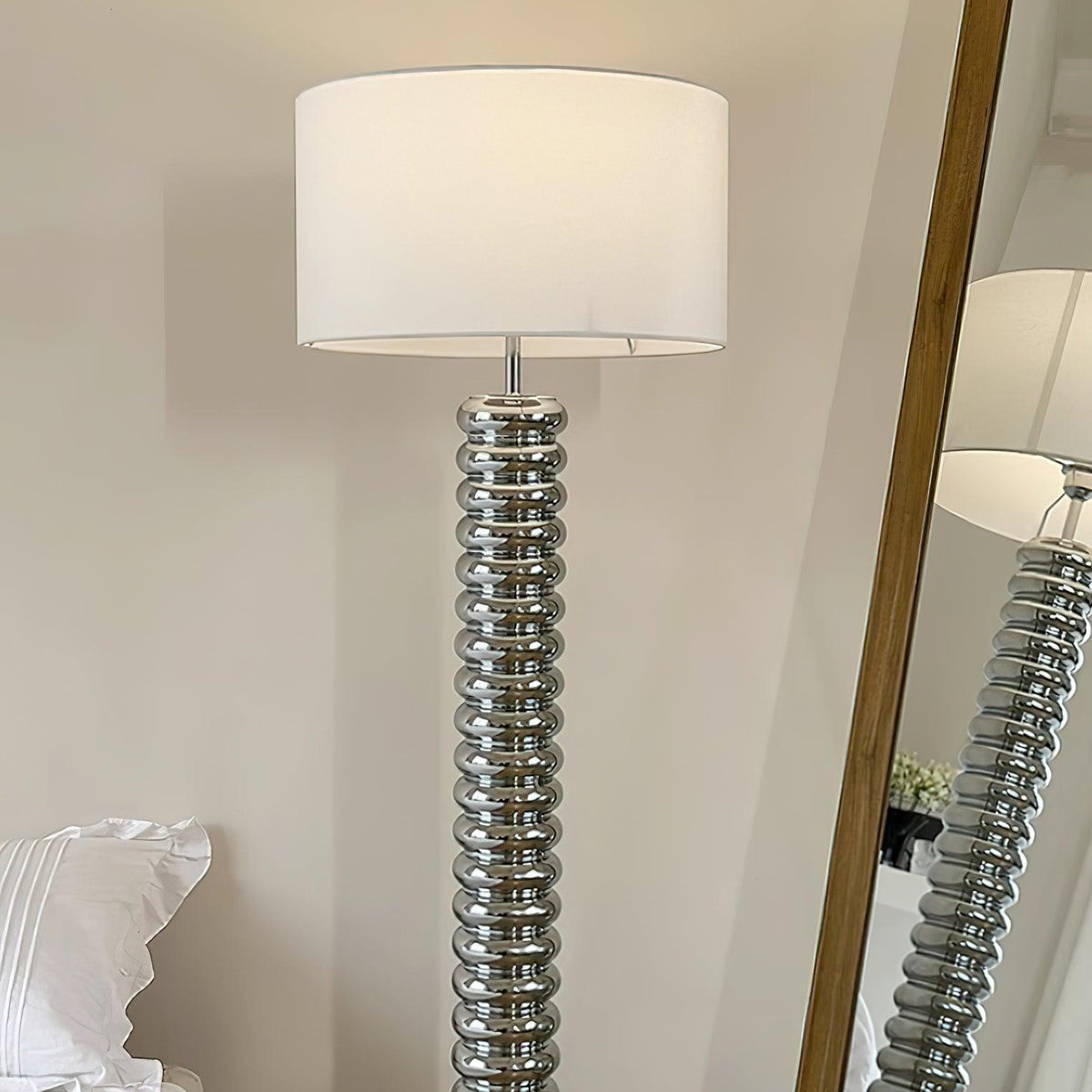 Twisy lampa stojąca