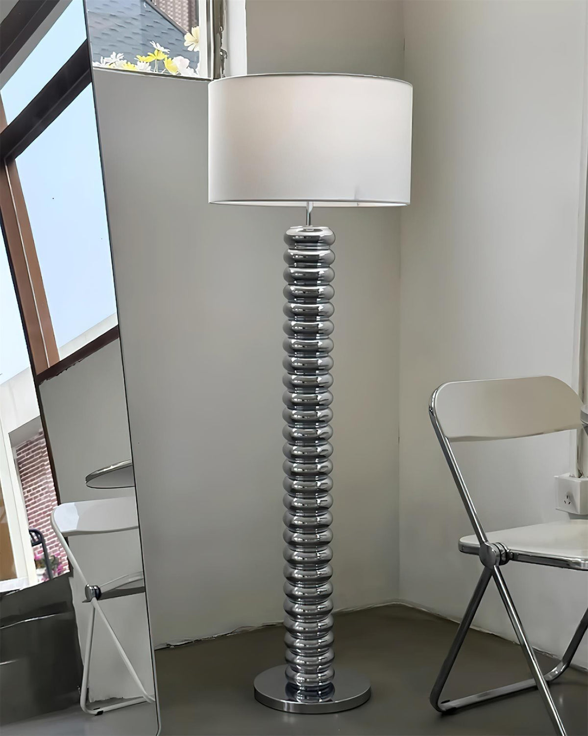 Twisy lampa stojąca